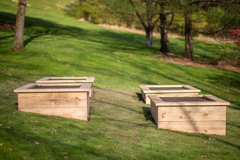 Raised Garden Beds Hillside, Vegetable Garden On A Hill, Raised Garden Beds On A Slope, Garden Beds On A Slope, Elevated Raised Garden Beds, Slope Gardening, Slope Building, Small City Garden, Building Raised Garden Beds