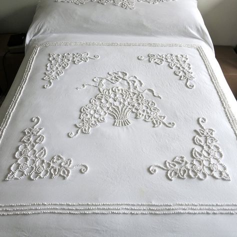 Vintage+Whitework+Bedspread++Candlewicking+by+BarkingSandsVintage Candlewick Bedspread, Candlewicking Patterns, Candlewicking Embroidery, Luxurious Bedding, French Knot Embroidery, Basket Of Flowers, Sewing Machine Cover, Bird Designs, Bedroom Quilts