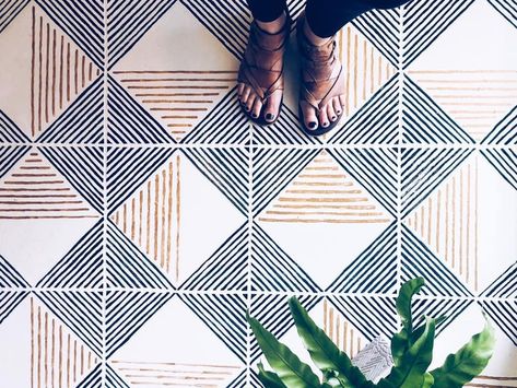 Tile That Looks Like A Rug, Boho Bathroom Tile Floor, Painted Entryway Floors, Boho Flooring Ideas, Painted Tile Floor Ideas, Front Entry Tile Floor, Boho Tile Floor, Black And White Tile Fireplace, Tile Floor Painting Ideas