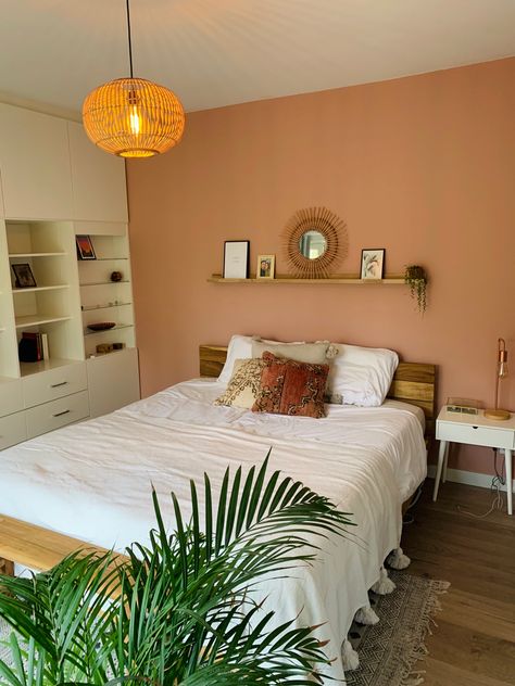 Bohemian Style Bedrooms Vintage, Peach And Brown Bedroom, Bedroom With Peach Walls, Orange Feature Wall Bedroom, Bedroom Terracotta Wall, Terracotta Wall Color Bedroom, Peach Color Room Ideas Bedrooms, Peach Orange Bedroom, Warm Orange Bedroom