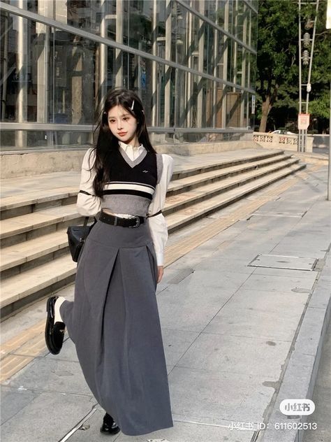 Acubi Fashion Maxi Skirt, Acubi Fashion Long Skirt, Long Gray Skirt Outfit, Grey Long Skirt Outfit, Long Grey Skirt Outfit, Long Skirt Outfits Korean, Long Grey Skirt, Womens Skirt Outfits, Chinese Fashion Street