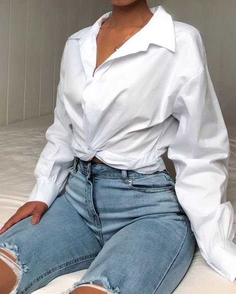 White Chemise Outfit Casual, White Shirt And Blue Jeans, Curly Hair Beauty, Rafe Cameron, Classy Outfits For Women, Fits Aesthetic, School Fashion, Preppy Outfits, Outfits Aesthetic