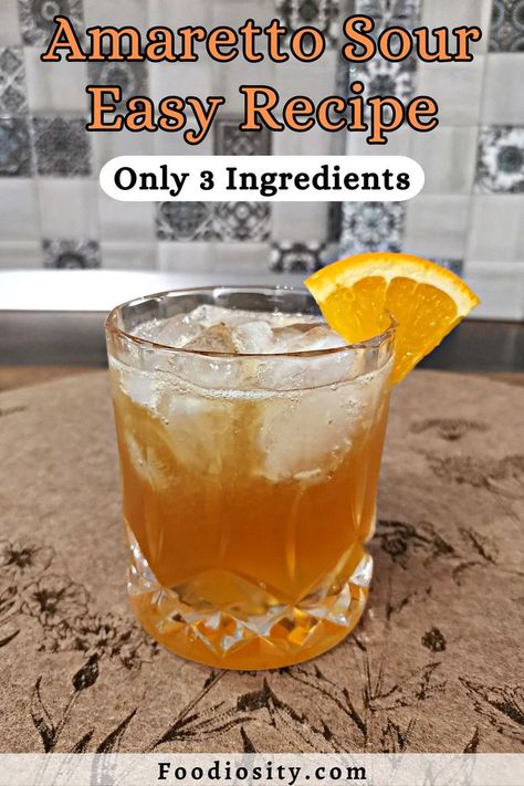 Amarillo Sour Drink Recipe, Amaretto Sour Recipe Easy, Amerreto Sour Recipes, Amarillo Sour, Cocktail Amaretto, Amaretto Sour Recipe, Amaretto Drinks, Amaretto Sour Cocktail, Easy Cocktail Recipe