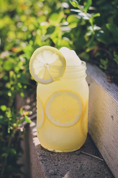 My Drink Aesthetic, Lemonade Bottle Aesthetic, Summer Lemonade Aesthetic, Kesha Core, Aesthetic Lemonade, Fruit Slushies, Lemonade Business, Lemonade Aesthetic, Lemonade Photography