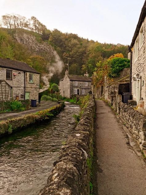 Castleton Derbyshire, Peak District England, England Aesthetic, Lake District England, England Countryside, Peak District National Park, Travel Guide London, Oxford England, English Village