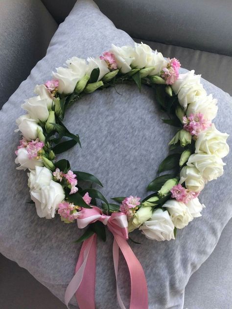 Pink And White Flower Crown, Quince Flower Crown, Quinceanera Flower Crown, Flower Crowns Aesthetics, Graduation Flower Crown, How To Make Flower Crown, How To Make A Flower Crown, Flower Crowns Diy, Tiara With Flowers