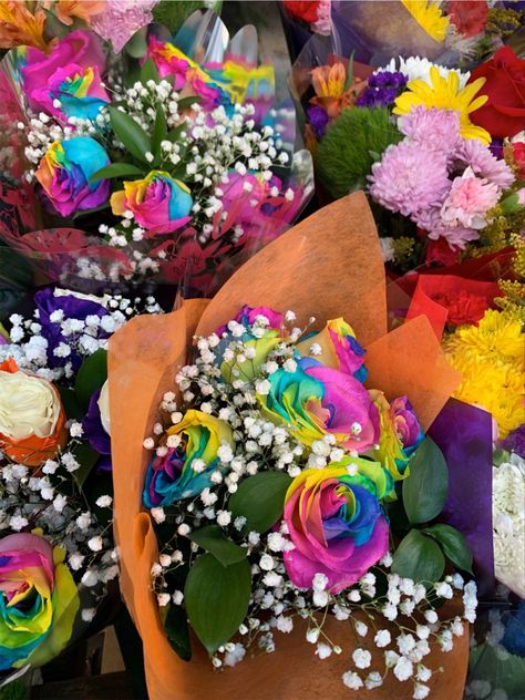 Rainbow Rose Bouquet, Rainbow Bouquet, Pretty Rainbow, Aesthetic Core, Flower Inspiration, Rainbow Roses, Teen Bedroom Decor, Flower Box, Teen Bedroom