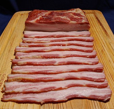 Home Made Bacon, Smoked Bacon Recipes, Curing Bacon, How To Make Bacon, Smoked Meat Recipes, Homemade Sausage, Smoked Food Recipes, Processed Meat, Smoked Bacon