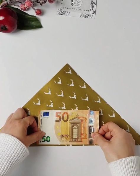 Here's how you can wrap money perfectly! | money | Here's how you can wrap money perfectly! | By Simple ideas - Facebook Gift Wrapping Money Ideas, How To Wrap Money For Christmas, Money Gift Wrapping Ideas, How To Wrap Money As A Gift, Money Gift Box Ideas, Gift Wrapping Money, Diy Cash Envelopes, Wrapping Money, Folding Money