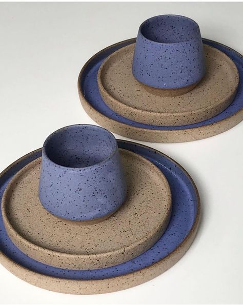 Ceramic Bowl Set Ideas, Wheel Thrown Plates, Pottery Sets Ideas, Ceramic Plate Set, Ceramic Dinner Set, Beginner Pottery, Ceramic Dinnerware Set, Home Decor Idea, Diy Ceramic