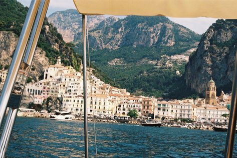 Ocean Vintage Aesthetic, Summer Film Photography, Summer On Film, Ocean Vintage, Summer Film, Visual Gallery, Mediterranean Villa, Italy Summer, Amalfi Coast Italy