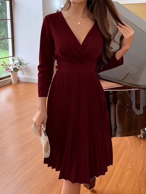 Maroon Outfits For Women, Maroon Dress Outfit Formal, Maroon Colour Dress, Dress Merah Maroon, Burgundy Dress Outfit Casual, Christmas Dress Women Classy, Maroon Dress Outfit, Maroon Long Dress, Burgundy Dress Outfit