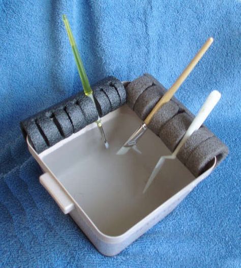 Paint brush holder Foam Pipe Insulation, Paint Brush Holder, Paint Brush Holders, Pipe Insulation, Astuces Diy, Pool Noodles, Simple Life Hacks, Brush Holder, Painting Tips