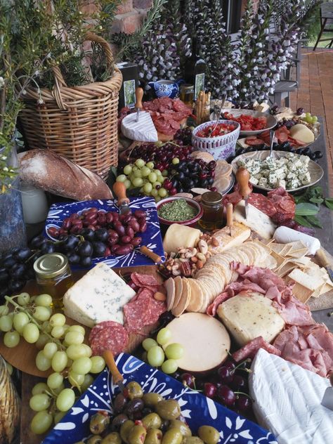 Italian Style Grazing Table for a country wedding by Grace My Table Italian Themed Grazing Table, Mexican Grazing Table Wedding, Italian Style Wedding Food, French Country Dinner Party, Italian Style Buffet, Italian Style Birthday Party, Italian Country Wedding, Italian Grazing Table, Italian Food Table