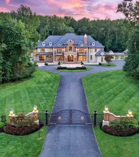 Dream Mansion, Dream Life House, Beautiful House Plans, Ranch Style Homes, Mansions Homes, Luxury Homes Dream Houses, Luxury House Designs, Design Your Dream House, Dream House Exterior