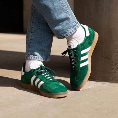 Gazelle Men Outfit, Green Gazelle Adidas Outfit, Adidas Gazelle Aesthetic, Adidas Gazelle Outfit Men, Adidas Gazelle Men, Adidas Gazelle Green, Green Gazelle, Green Shoes Outfit, Gazelle Outfit