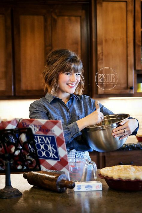 Baking Photography Photo Shoots, Person Baking Reference, Baking Senior Pictures, Baking Reference Pose, Baking Pose Reference, Chef Photoshoot, Baking Photos, Chef Portrait, Chef Photography