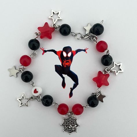 Spiderman Charm Bracelet, Spiderman Jewelry, Spiderman Beaded Bracelet, Spiderman Bracelet Beads, Spider Man Bracelet Pattern, Spider Man Bracelet, Mens Bracelet Diy, Diy Friendship Bracelets Tutorial, Bff Bracelets