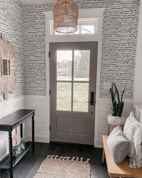 @wallpops on Instagram: “Knock, knock - it's Kylver for #WallpaperWednesday! We love how @oasishomespaces entry way looks so chic with this #NuWallpaper design.” Foyer Wallpaper, Wallpapered Entryway, Wallpapers Home, Summit Homes, Hallway Wallpaper, Entryway Design, Wallpapered Entry, Hallway Inspiration, Entryway Inspiration