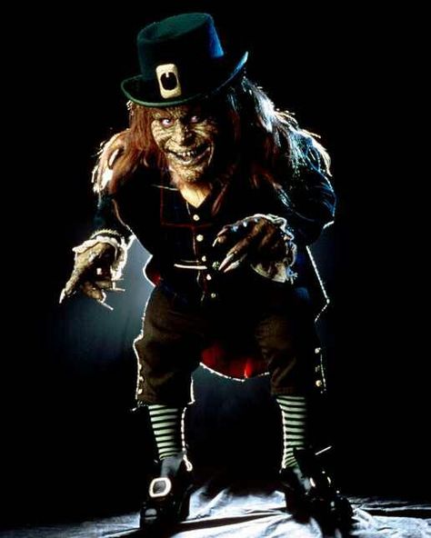 Leprechaun - Me want me gold. Leprechaun Horror, Evil Leprechaun, Leprechaun Movie, Horror Villians, Warwick Davis, Nic Cage, Horror Photos, The Leprechaun, Horror Movie Icons