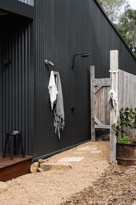 Shed House Ideas, Modern Shed, Shed Home, Australia Country, Black Barn, Modern Barn House, Bar Patio, Outdoor Bathrooms, Shed Homes