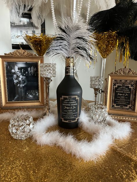 Speakeasy Bridal Shower Ideas, 1920 Party, Great Gatsby Prom, 60s Party, Black And Gold Theme, Bar Mitzva, Harlem Nights, Speakeasy Bar, Roaring 20