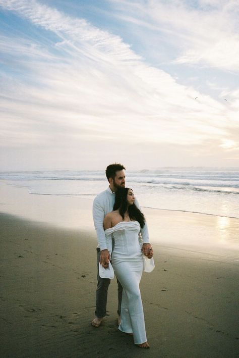 Couple Beach Photo Ideas for Summer | Beach engagement photos | East Coast Photographer. If you want to create memories that last a lifetime, then our dreamy beach engagement photoshoot in the heart of the East Coast is the perfect opportunity to do just that. Find summer engagement announcement, summer engagement theme, unique beach couple photos and new york engagement photos. Book Sydnee to capture your intimate New York or East Coast engagement at sydneemarie.com. Malibu Beach Engagement Photos, Lesbian Engagement Pictures Beach, Romantic Beach Engagement Photos, Timeless Photoshoot, Photo Ideas For Summer, Vintage Inspired Engagement Photos, Lesbian Engagement Pictures, Engagement Theme, Engagement Photo Shoot Beach