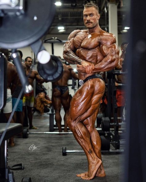 Chris Bumstead Height Mr Olympia Winners, Arnold Schwarzenegger Gym, Bodybuilding Poses, Arnold Bodybuilding, Chris Bumstead, Classic Physique, Best Bodybuilder, Arnold Schwarzenegger Bodybuilding, Schwarzenegger Bodybuilding