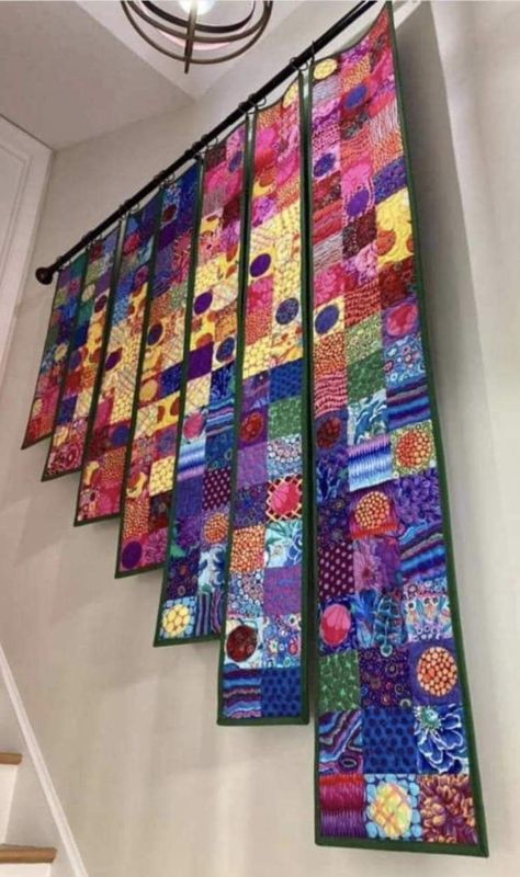 Bohemian Quilt Ideas, Art Quilts Tutorial, Stairway Quilt, Quilt Display Ideas, Art Quilts Inspiration, Art Quilts Ideas, Quilt Hanging, Colchas Quilting, Quilting Art