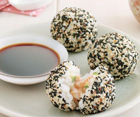 Sushi Balls Recipe, Sushi Balls, Smoked Salmon Cucumber, Sweet Sushi, Salmon Cucumber, Beetroot Relish, Seaweed Wrap, Salmon Soy Sauce, Salmon Sushi