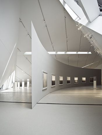 Royal Ontario Museum, Toronto, 2007 Exhibition Display Design, Hiroshi Sugimoto, Museum Interior, Museum Exhibition Design, Art Galleries Design, Royal Ontario Museum, Art Gallery Interior, Ceiling Design Bedroom, Exhibition Display