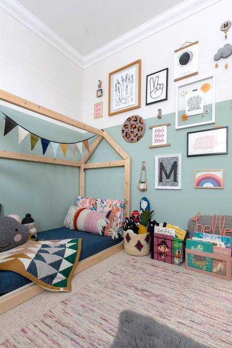 24 boys bedroom ideas – creative and designed with personality | Real Homes Gender Neutral Toddler Room Shared, Gender Neutral Toddler Room, Fun Toddler Bedroom, Gender Neutral Kids Bedroom, Toddler Bedroom Design, Gender Neutral Bedroom Kids, Bedroom 80s, Babies Bedroom, Modern Nurseries