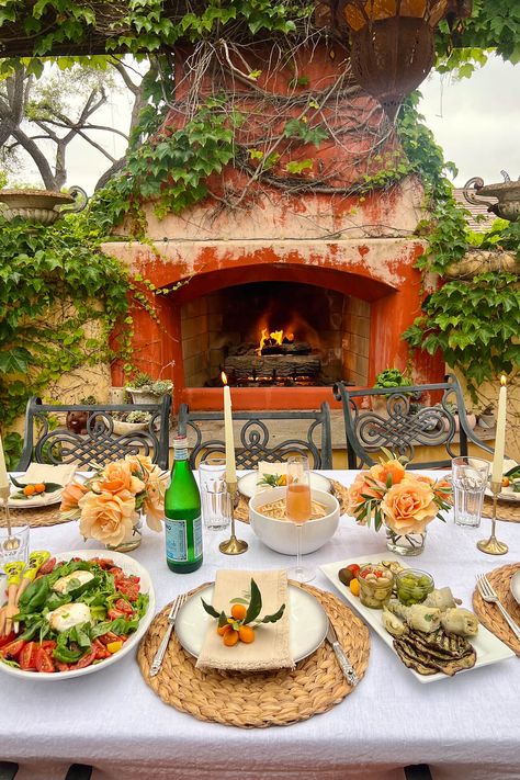 Italian Dinner Party Tablescape Outdoor Dining, Authentic Italian Dinner Party, Italian Banquet Food, Italian Garden Dinner Party, Italian Al Fresco Dinner Party, Italian Engagement Party Ideas, Tuscan Themed Dinner Party, Italian Garden Party Food, Italian Summer Dinner Party Menu Ideas