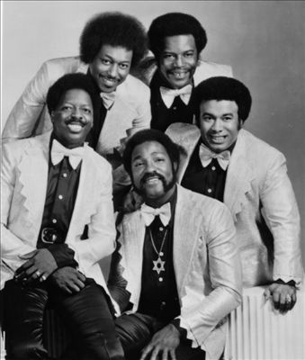 The Spinners were the greatest soul group of the early '70s, creating a body of work that defined the lush, seductive sound of Philly soul. The Spinners, Singing Groups, Tamla Motown, R&b Artists, Old School Music, Soul Singers, R&b Music, 70s Music, R&b Soul