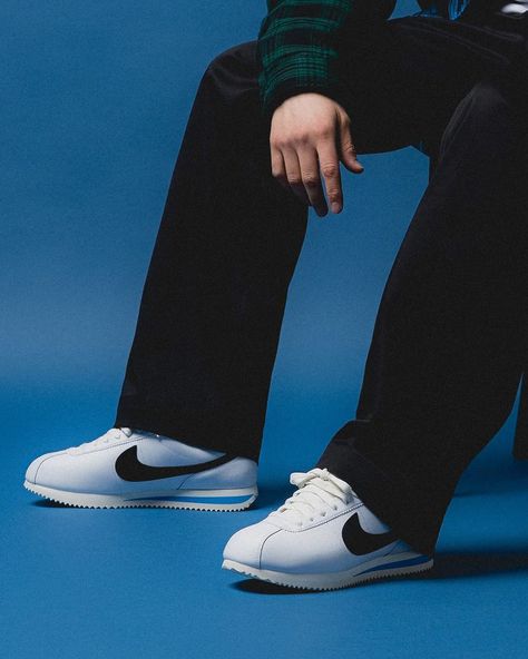 Nike Cortez Outfit Men Casual, Loose Black Pants, Nike Cortez Outfit, Nike Cortez Mens, Nike Cortez Black, Nike Cortez White, Black Sneakers Outfit, Snicker Shoes, New Sneaker Releases