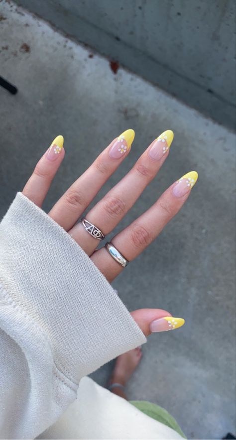 French Top Acrylic Nails With Design, Yellow French Tips Nails, Yellow Tips Acrylic Nails, Yellow Nails Tips, Simple Nail Designs Yellow, Yellow French Nails Tips, French Yellow Tip Nails, Nails With Yellow Design, Yellow Simple Nails