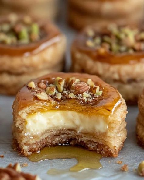 Baklava Cream Sandwich Cookies - Sweet and Nutty Treats Cream Sandwich Cookies, Baklava Dessert, Chocolate Baklava, Amaury Guichon, Sandwich Cookies Filling, Baklava Recipe, Cream Sandwich, Classic Desserts, Sandwich Cookies