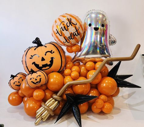 Globos Halloween, Halloween Balloon, Halloween Balloons, Halloween Pumpkin, Balloon Decorations, Zombie, Balloons, Sculpture, Halloween