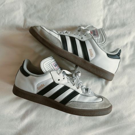 Adidas samba OG Size 8 Mens or 10 women’s $75 Comment “I want it” or dm me if you would like to buy these shoes 🖤 Sambas Aesthetic, Adidas Samba Classic, Samba Classic, Adidas Samba Og, Sporty Outfits, White Trainers, Vintage Adidas, Adidas Samba, Vintage Shoes