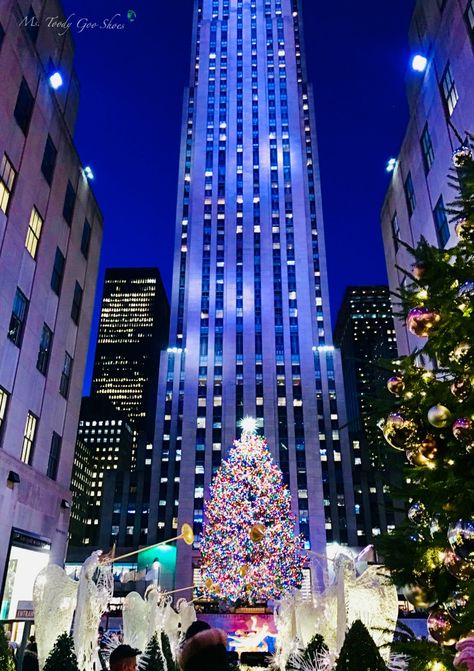 Rockefeller Center Christmas Tree - One of 10 Must- See Holiday Sights in Midtown, New York City | Ms. Toody Goo Shoes Ney York Christmas Aesthetic, New York City Sketch, Ny Lifestyle, New York Christmas Aesthetic, New York Quotes, Nyc Wallpaper, Travel New York, Rockefeller Center Christmas Tree, Rockefeller Center Christmas