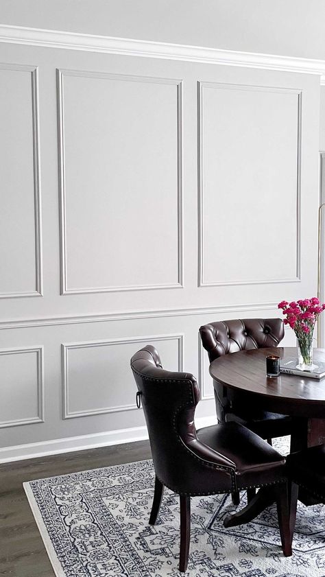 White Moulding Wall Living Room, Wall Molding Dining Room, French Moulding Wall, French Wall Molding, Molding On Walls, Munich Apartment, Wall Molding Design, Wall Types, Molding Design