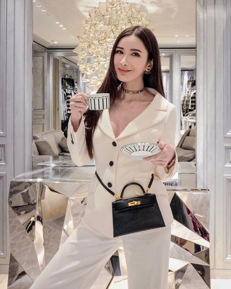 Street Style Suit, Jamie Chua, Arm Candies, Elegant Fashion Outfits, Elegant Outfits, Classic Mini, Lady Dior Bag, Luxury Life, Arm Candy