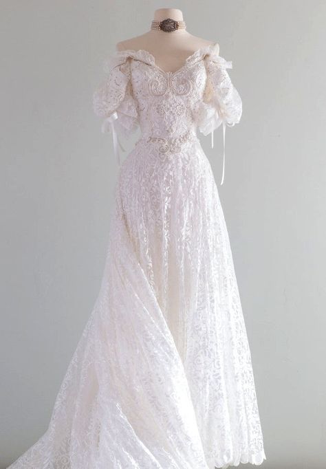 Fantasy Vintage, Princess Wedding Gown, Vintage Clothing Boutique, Vintage Wedding Dresses, Vintage Wedding Dress, Wedding Gowns Vintage, Fantasy Gowns, Vintage Bride, Dresses Lace