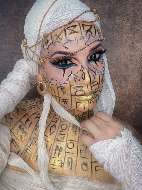 makeup, cleopatramakeup, mummy, halloween Cleopatra Mummy Costume, Egyptian Mummy Costume Women, Egyptian Mummy Makeup, Egypt Halloween Costume, Mummy Makeup Women, Mummy Make Up, Cleopatra Makeup Ideas Egyptian Goddess, Mummy Makeup Halloween, Egyptian Mummy Costume