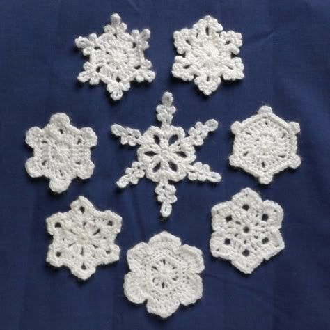 Really Easy Snowflake Patterns – Rainbow Junkie Free Crochet Snowflake Patterns, Easy Snowflake, Snowflakes Real, Crochet Christmas Ornaments Free, Crochet Snowflake, Snowflake Patterns, Simple Snowflake, Crochet Snowflake Pattern, Crochet Xmas