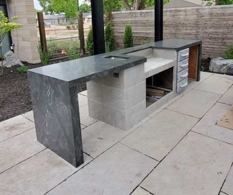 Concrete Outdoor Kitchen, Outdoor Brunch, Outdoor Bbq Area, Outdoor Kitchen Countertops, Outdoor Barbeque, Outdoor Kitchen Plans, Outdoor Bbq Kitchen, Outdoor Kitchen Design Layout, Backyard Kitchen