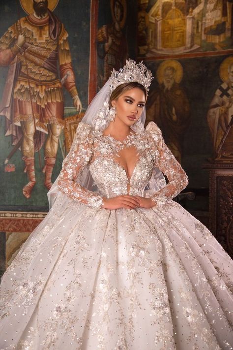 Frida Xhoi Xhei, Extravagant Wedding Dresses, Extravagant Wedding, Pretty Quinceanera Dresses, Wedding Dresses Ball Gown, Sparkle Wedding Dress, Fancy Wedding Dresses, Luxurious Wedding, Dresses Ball Gown