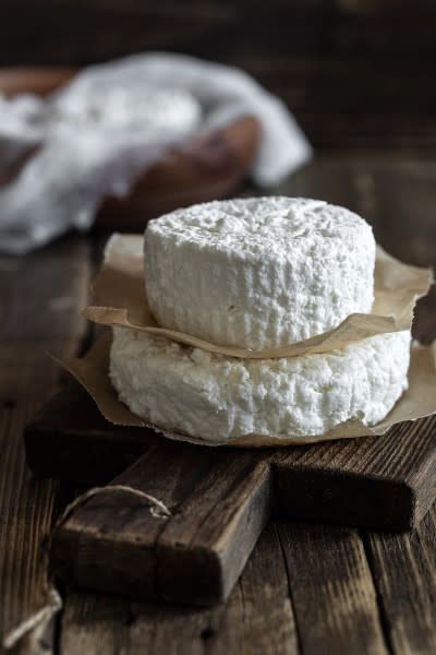 How to Make Homemade Ricotta Cheese: Tips and 3-Ingredient Recipe - 2020 - MasterClass Homemade Ricotta Cheese, Healthy High Protein Snacks, Homemade Ricotta, Lemon Ricotta Pancakes, Snacks Under 100 Calories, 100 Calorie Snacks, Best Food Photography, Healthy Eating Breakfast, Clean Eating Lunch