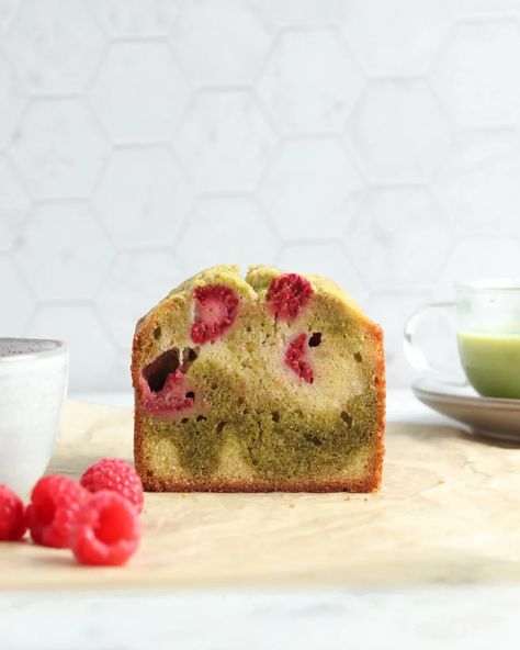 Raspberry Swirl Pound Cake, Trending Cocktails, Matcha Pound Cake, Matcha Raspberry, Swirl Pound Cake, Matcha Cake, Cocktails Recipes, Pound Cake Recipe, Raspberry Cake