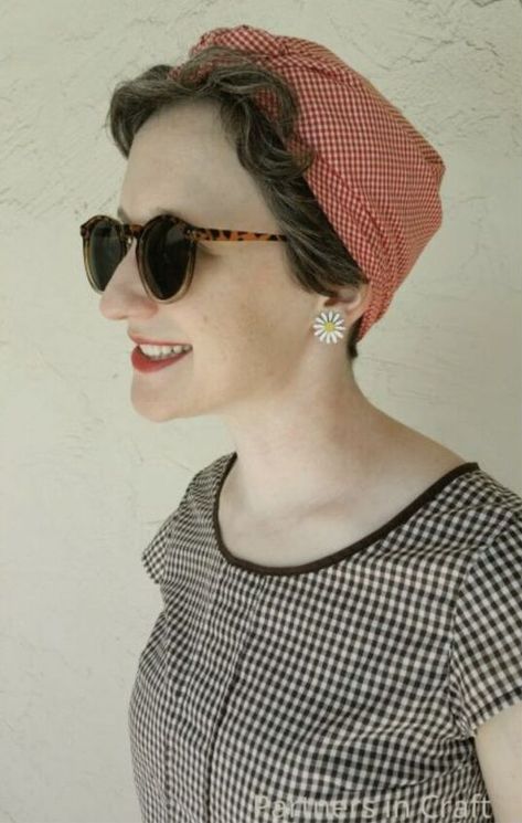 1940s Headscarf, 1940 Hair, 1940s Hairstyles Short, Diy Head Scarf, Scarf Hairstyles Short, Vintage Headscarf, 1940s Costume, Scarf Aesthetic, Forties Fashion